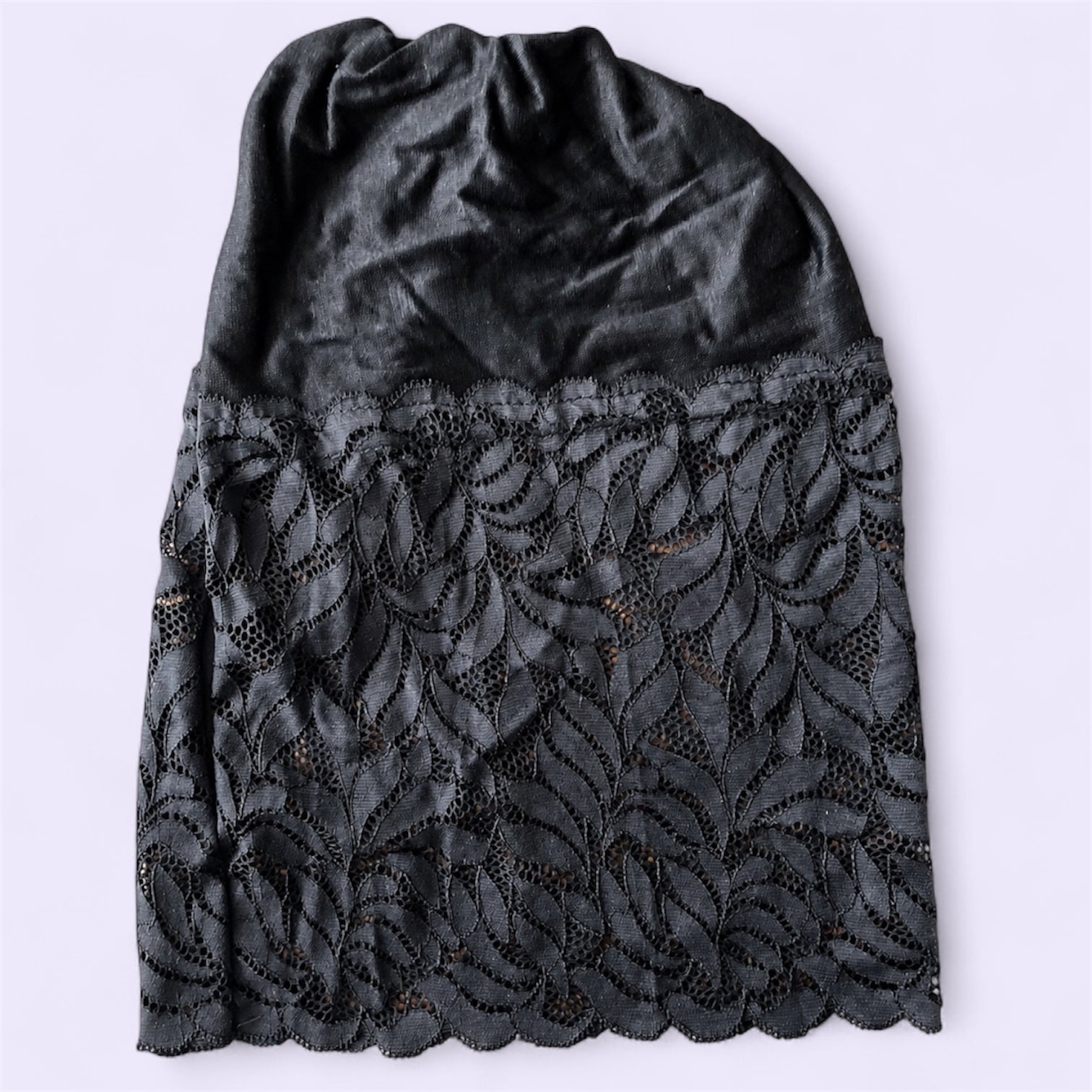 Bonnet en dentelle noir confortable